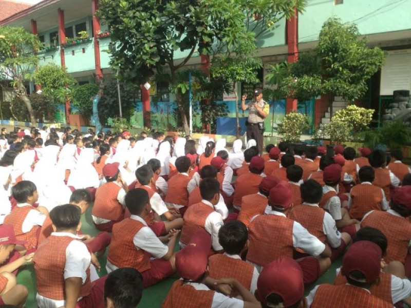 IMG-jelang-libur-sekolah-aiptu-hartoyo-tetap-eksis-laksanakan-polkiss-di-sekolah-sekolah