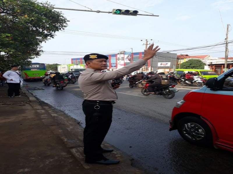IMG-aiptu-ferry-anggota-unit-3-sabhara-polsek-jatiuwung-gatur-lalin-di-pertigaan-jatiuwung