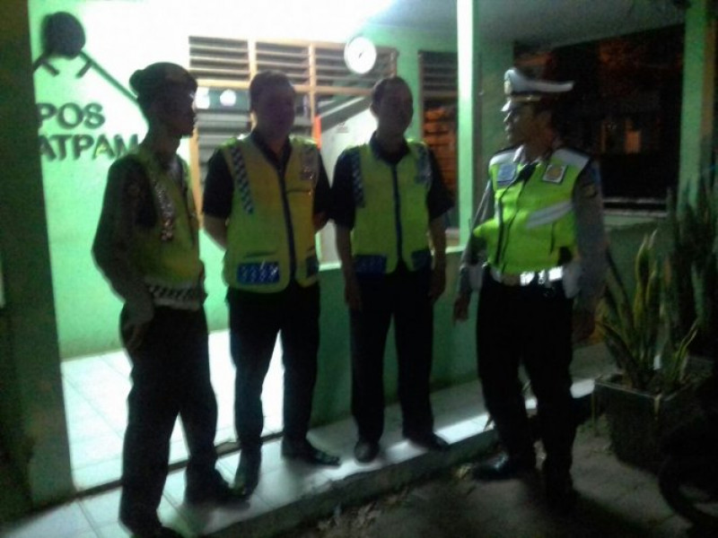 IMG-ipda-hendro-bayu-himbau-satpam-tetap-tingkatkan-kewaspadaan-jelang-pagi-dini-hari