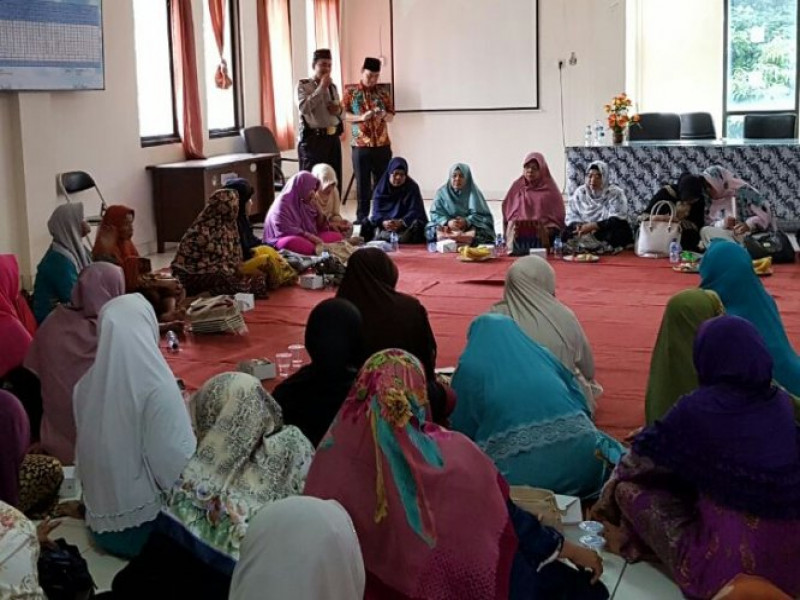 IMG-giat-bhabinkamtibmas-polsek-benda-dengan-ibu-ibu-majelis-taklim
