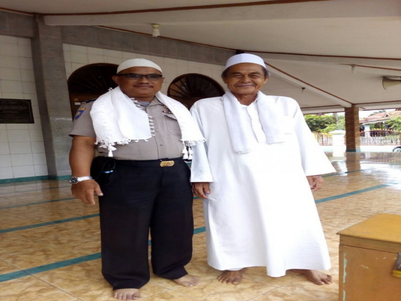 IMG-bhabinkamtibmas-polsek-sepatan-aiptu-budi-sy-melaksanakan-sholat-jumat-keliling