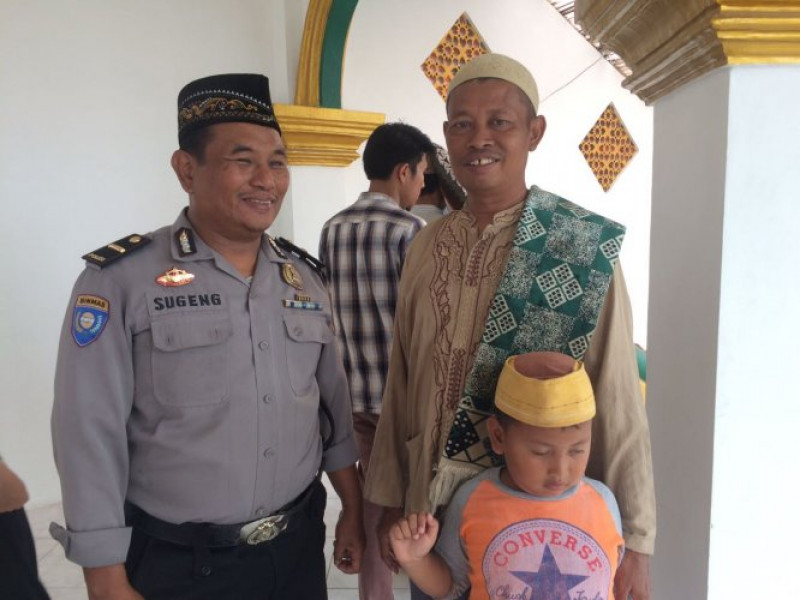 IMG-panit-binmas-polsek-neglasari-sampaikan-pesan-kamtibmas-melalui-program-cinta-masjid