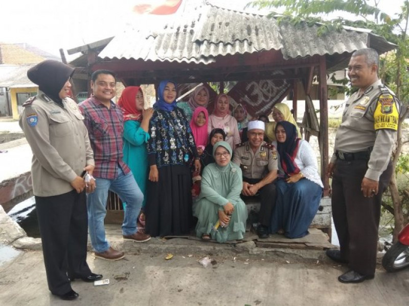 IMG-ini-bekal-yang-diberikan-kapolsek-benda-kepada-para-ibu-ibu-majelis-taklim