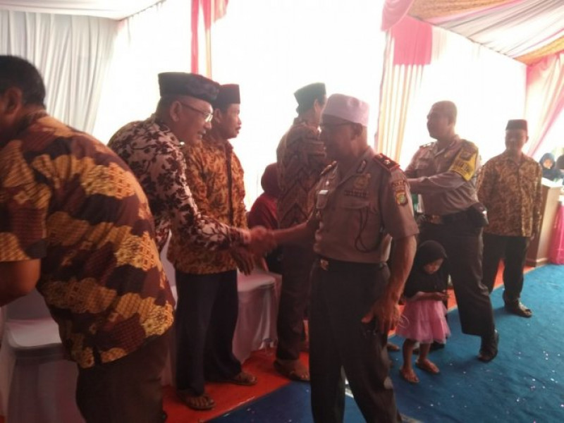 IMG-kapolsek-benda-hadiri-hajatan-warga-sambil-sampaikan-himbauan