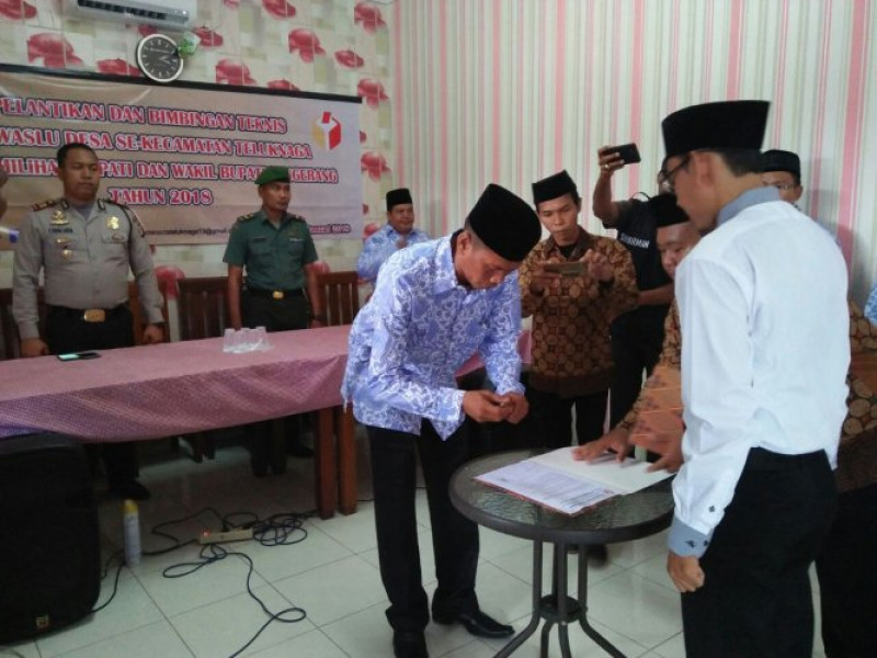 IMG-pelantikan-dan-bintek-panwaslu-desa-sekecamatan-teluknaga-dihadiri-kapolsek-teluknaga