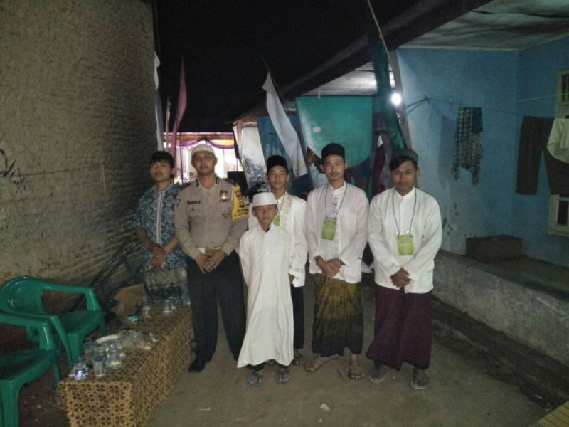 IMG-bhabinkamtibmas-polsek-sepatan-menghadiri-acara-peringatan-maulid-nabi-muhammad-saw-20-rabiul-awal-1439-h-phbi