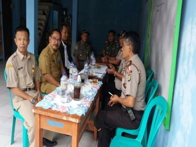 IMG-polsek-sepatan-koramil-15-sepatan-mengamankan-acara-rangkaian-tahapan-pilkades-desa-sangiang