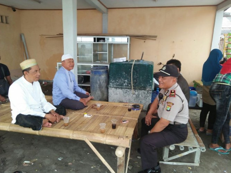 IMG-waka-polsek-teluknaga-sambangi-tokoh-agama-ds-muara-jalin-silaturrahmi-sampaikan-pesan-kamtibmas