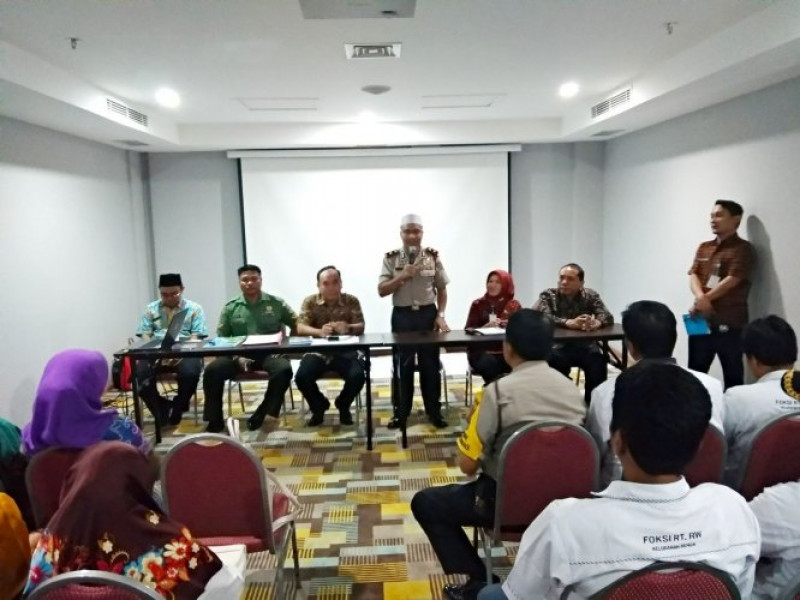 IMG-kapolsek-benda-beri-himbauan-pada-rapat-internal-perangkat-kelurahan-dengan-ketua-rt-rw