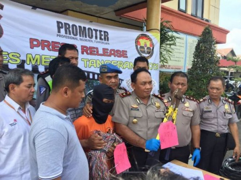 IMG-polsek-neglasari-tangkap-pencuri-kabel-telkom