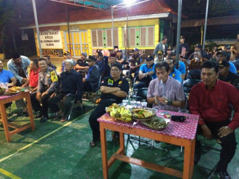 IMG-hadir-sekaligus-berikan-pengaman-aiptu-wahyono-pada-acara-pemilihan-ketua-fkpm-di-wilayah-polsek-ciledug