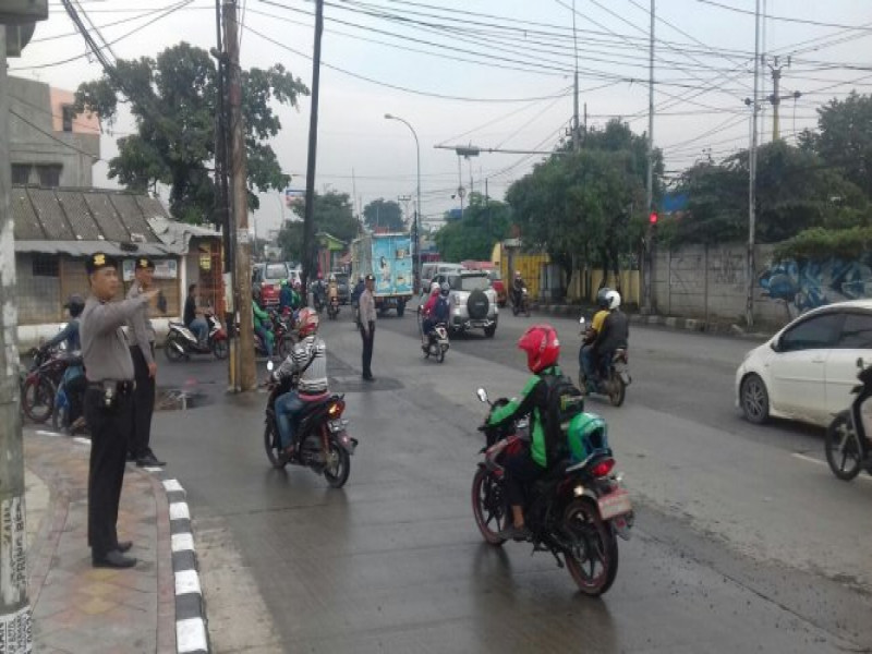 IMG-gatur-lalin-pagi-pelayanan-prima-unit-2-sabhara-polsek-jatiuwung-di-pertigaan-jati
