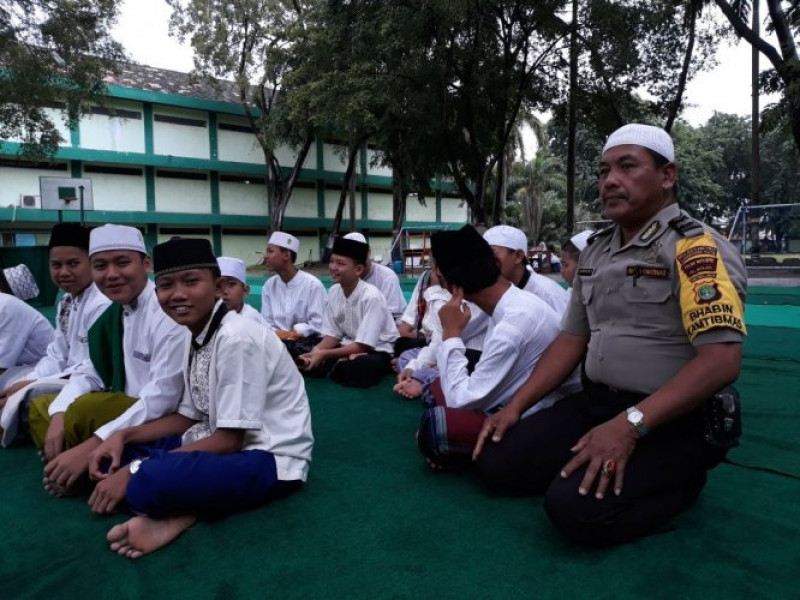 IMG-aiptu-suharno-hadiri-pengajian-rutin-bulanan-majelis-dzikir-dan-taklim-pondok-pesantren-assidiqiyah-2-batu-ceper