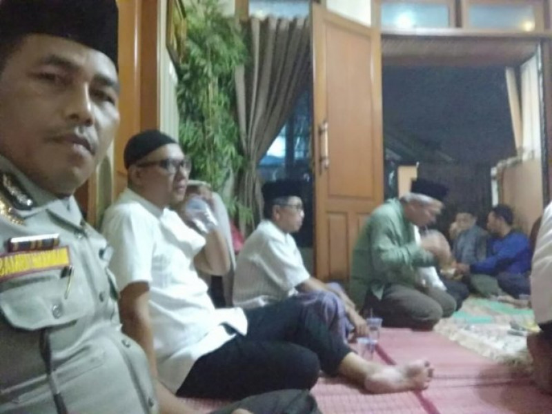 IMG-bhabinkamtibmas-polsek-batu-ceper-aiptu-exwanto-hadiri-kegiatan-tahlilan-di-rumah-warga
