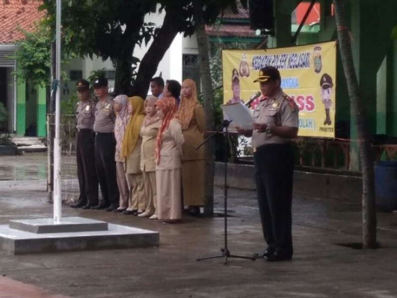 IMG-kapolsek-neglasari-sampaikan-amanat-kapolda-metro-jaya-dalam-program-polkis