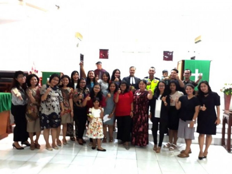IMG-bripka-frengky-berikan-edukasi-keselamatan-berkendara-kepada-anak-anak-sekolah-minggu