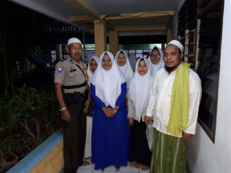 IMG-aiptu-sucipto-datangi-pondok-pesantren-darusalam-poris-jaya-program-polsantren