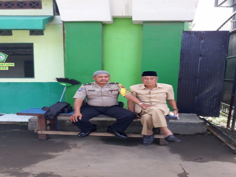 IMG-aiptu-suharno-bhabinkamtibmas-kelurahan-batu-jaya-laksanakan-sambang-pondok-pesantren-bertemu-dengan-bapak-h-bai-sukatma