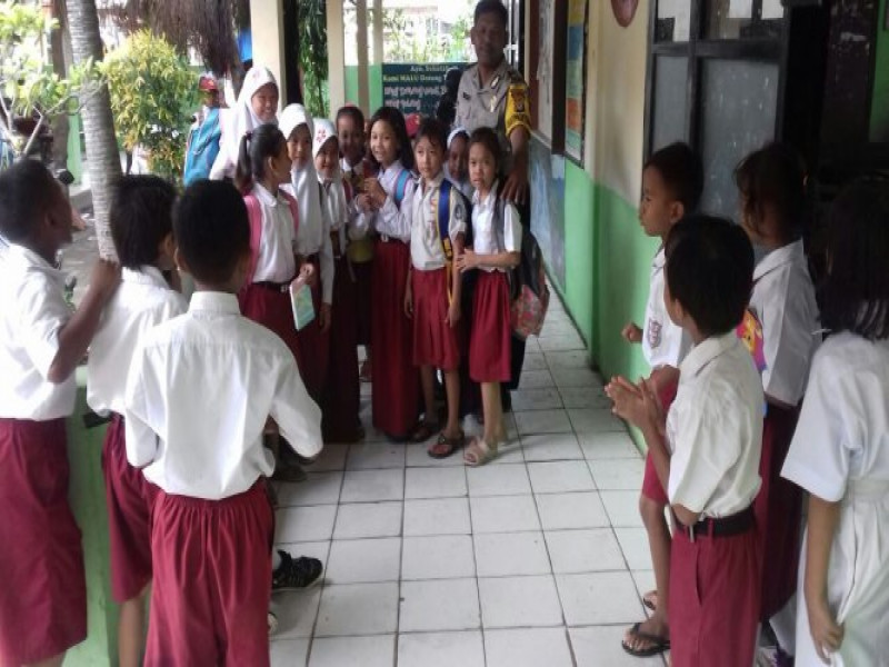 IMG-aiptu-rahmat-giat-sambang-di-sdn-2-sampaikan-pesan