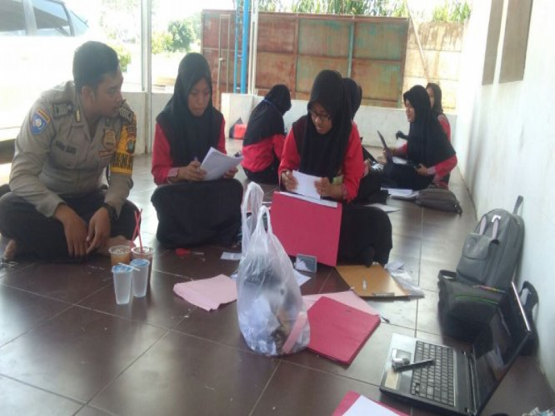IMG-polkiss-bripka-ujang-di-smk-labschool-pererat-tali-silaturrahmi