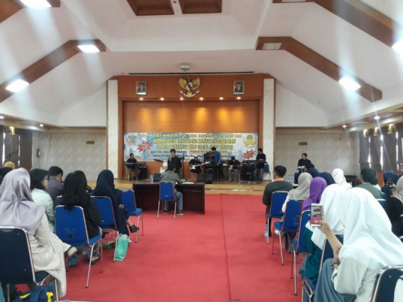 IMG-60-pelajar-dan-mahasiswa-ikuti-lomba-menyanyi-lagu-anak-jaman-now
