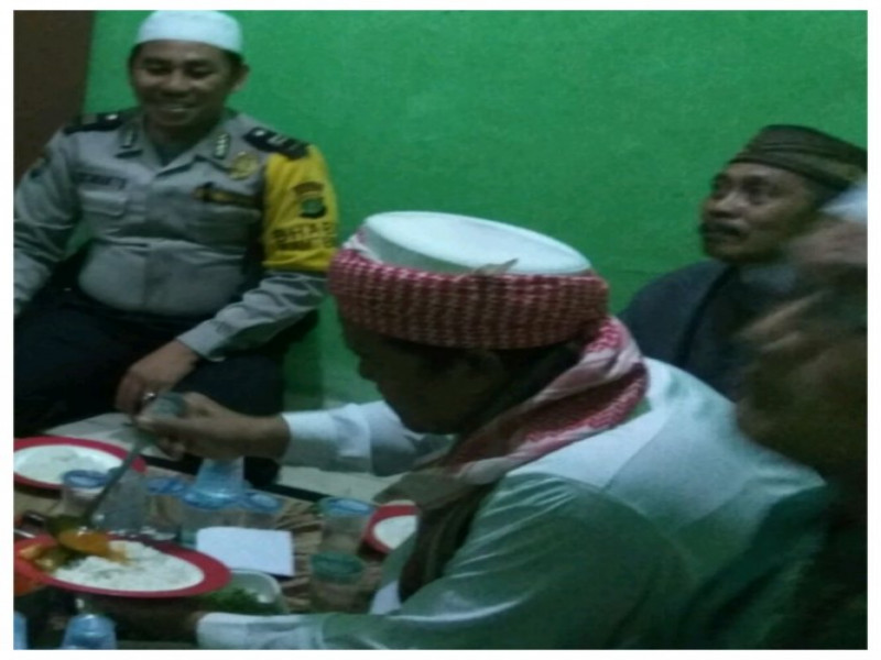 IMG-bhabinkamtibmas-polsek-batu-ceper-aiptu-exwanto-temui-bapak-abuya-al-farizi-terkait-isu-hoax