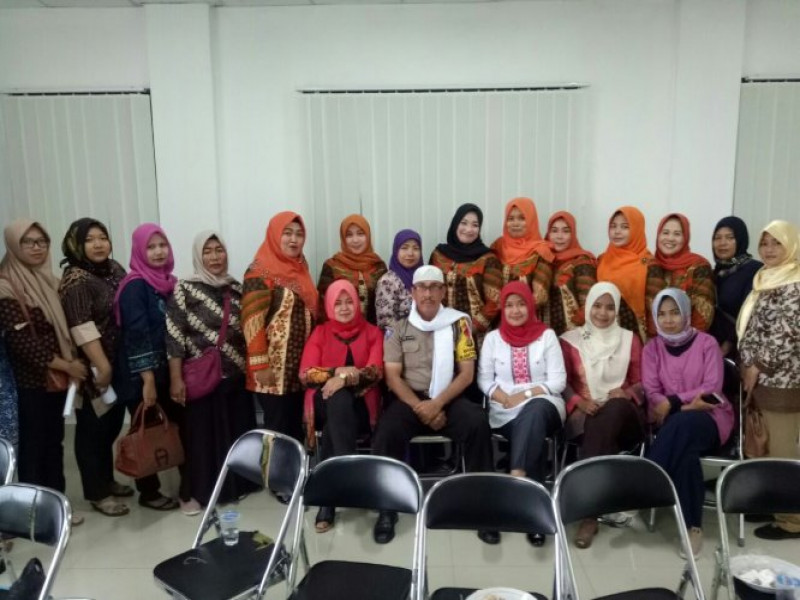 IMG-sambangi-ibu-ibu-majlis-taklim-aiptu-yosef-sampaikan-pesan-tentang-ujaran-kebencian