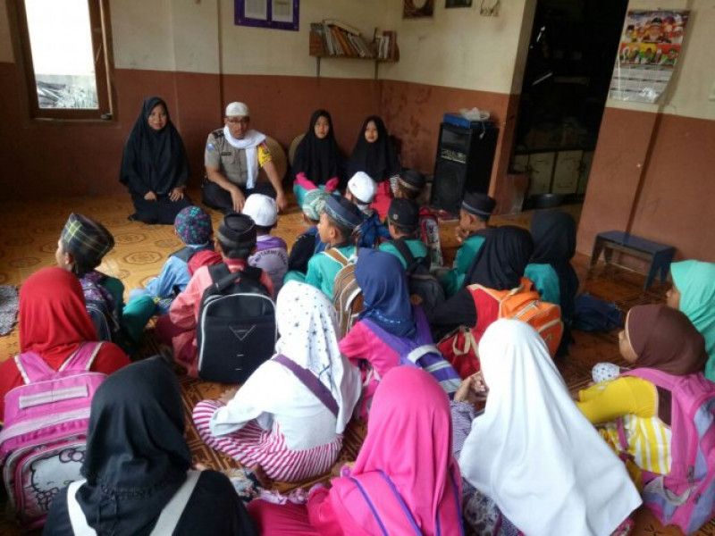 IMG-dimajlis-taklim-nurul-fatiha-aiptu-yosef-sampaikan-pesan-kamtibmas