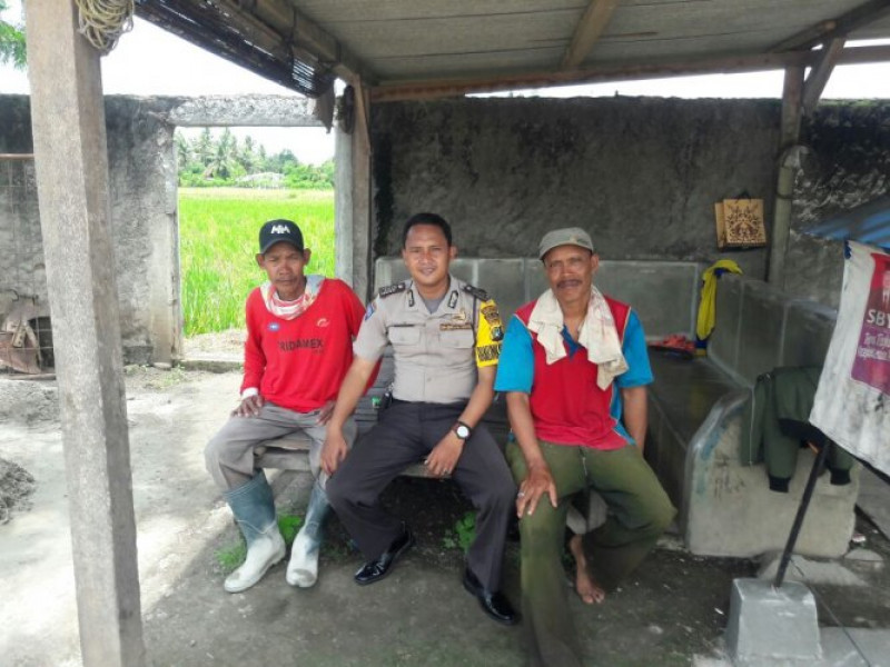 IMG-bripka-sodikin-sambang-warga-himpun-informasi-sedini-mungkin-guan-kamtibmas