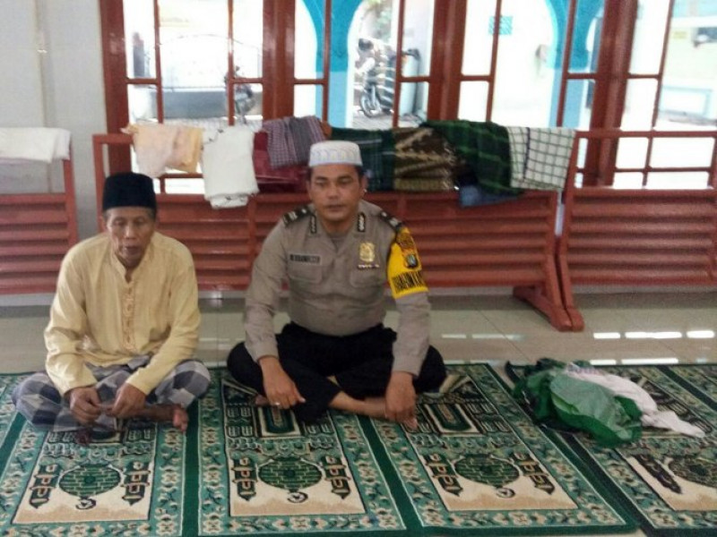 IMG-aiptu-khadafi-bhabinkamtibmas-cengklong-jalin-silaturrahmi-dengan-tokoh-agama