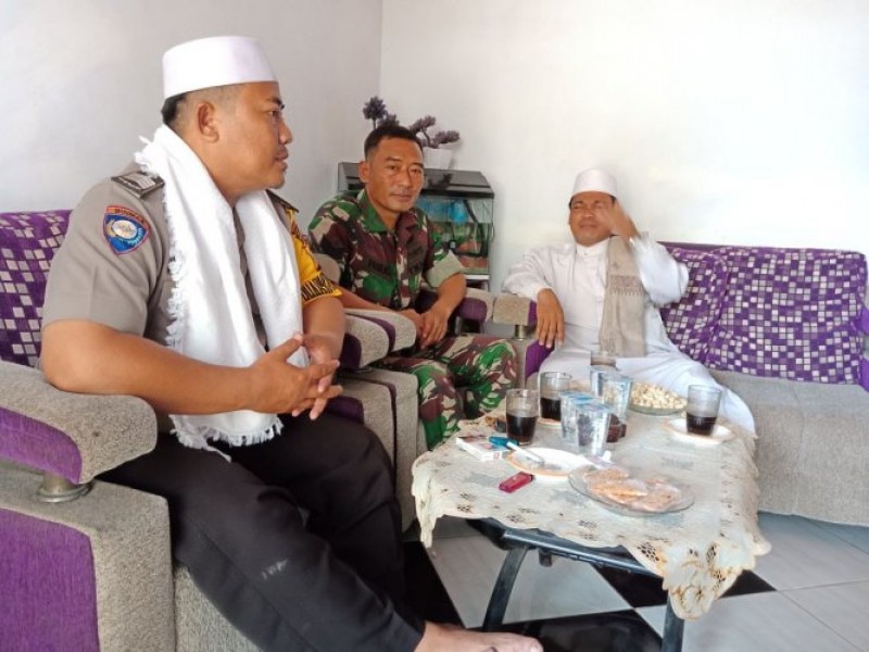 IMG-sinergitas-bripka-suhendra-bersama-babinsa-tatap-muka-dengan-alim-ulama