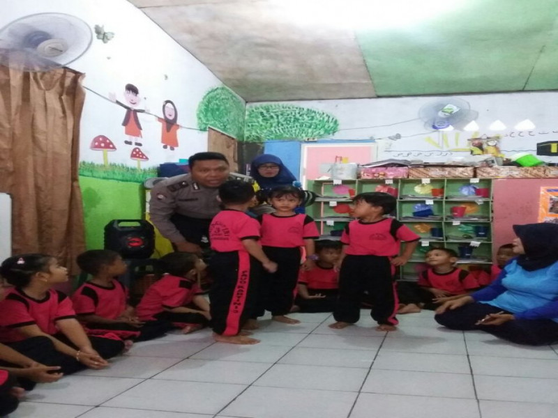 IMG-kegiatan-program-polkiss-aiptu-khandoko-sambang-dialogis-para-murid-murid-paud-kartika-3-batu-ceper