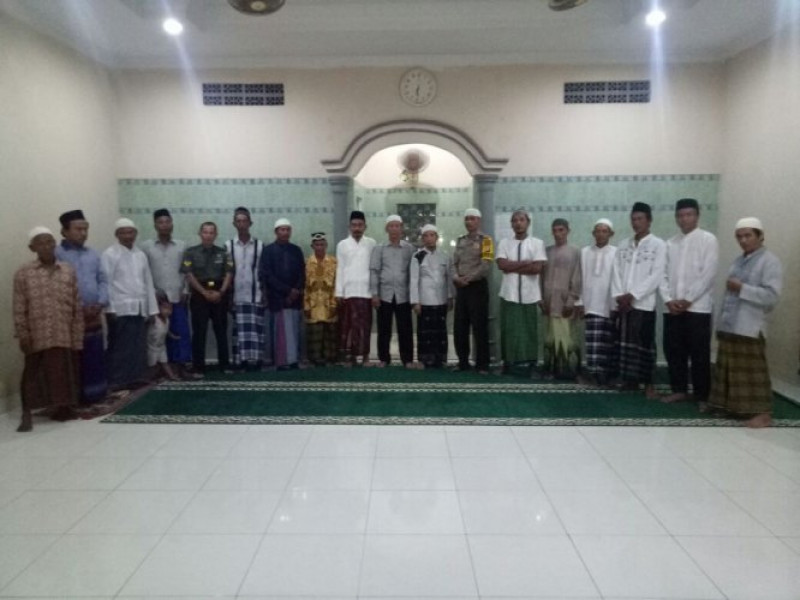 IMG-alim-ulama-ds-tegalangus-apresiasi-kenerja-bhabinkamtibmas-aiptu-alek-yang-selalu-bersinergi-dengan-babinsa