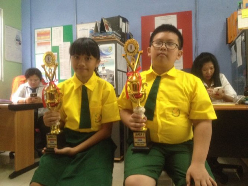 IMG-willy-dan-caelan-dua-siswa-berprestasi-asal-karang-tengah