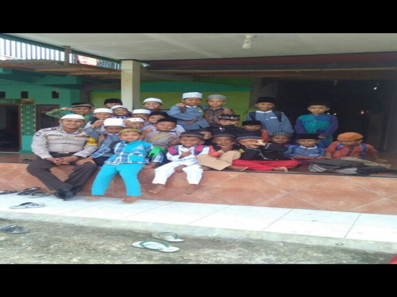 IMG-diponpes-darul-muhtar-bripka-sodikin-tatap-muka-dengan-santri-himbau-agar-berhati-hati-paham-radikalisme