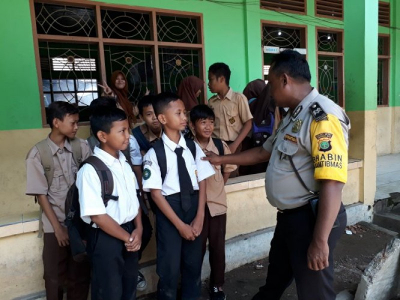 IMG-himbau-kepada-guru-untuk-mengawasi-tingkah-laku-pelajar-merupakan-himbauan-bhabinkamtibmas-aiptu-daryono