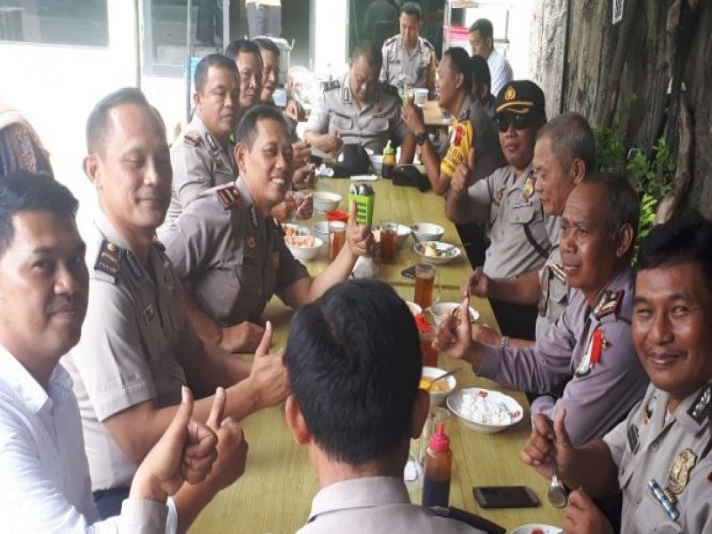 IMG-kompol-h-ubaidillah-gelar-briefing-dengan-sarapan-pagi-bersama-anggotanya