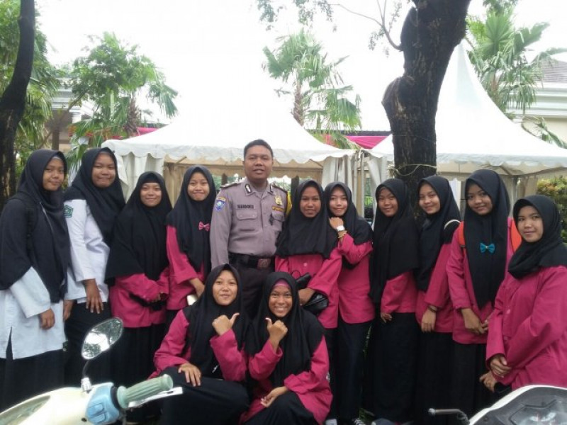 IMG-pelajar-madrasah-aliyah-batu-ceper-di-berikan-himbauan-dan-arahan-oleh-bhabinkamtibmas-aiptu-khandoko