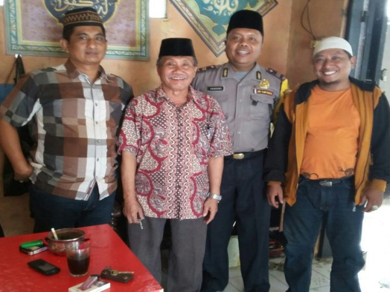 IMG-bhabinkamtibmas-aiptu-khandoko-sambang-dialogis-dengan-tokoh-agama-kyai-hholil