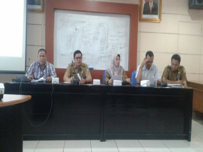 IMG-serahkan-sk-dinas-perkim-siap-bedah-1000-rumah