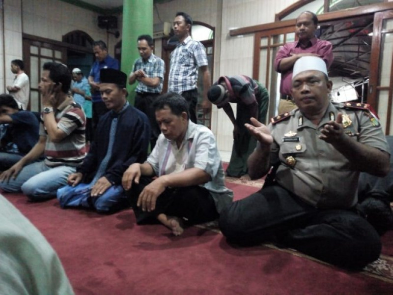 IMG-kapolsek-benda-kompol-h-ubaidillah-sh-ma-semangat-gelar-program-sholat-berjamaah