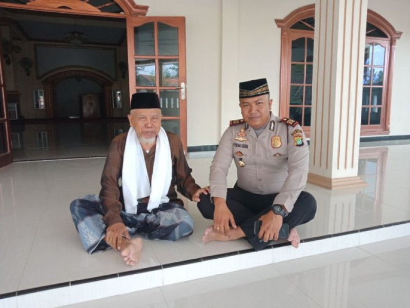 IMG-sinergitas-kapolsek-teluknaga-dengan-tokoh-agama-membangun-kepercayaan-masyarakat-terhadap-polri