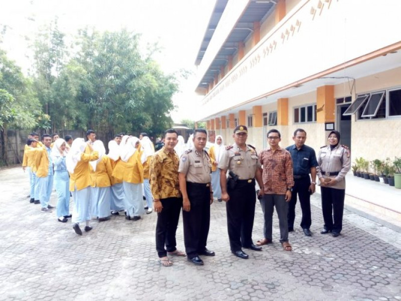 IMG-kapolsek-benda-sambang-monitoring-giat-unbk-sekolah-smk-bandara