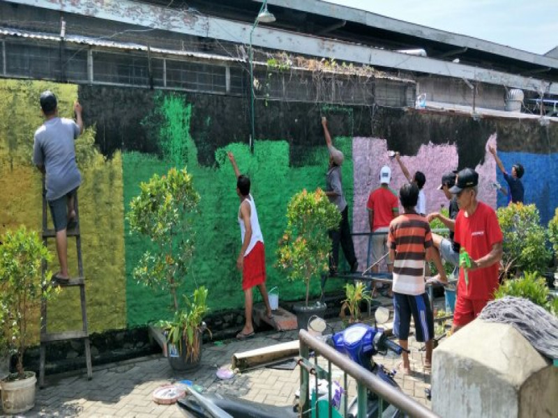 IMG-pemuda-pabuaran-tumpeng-percantik-lingkungan-dengan-mural