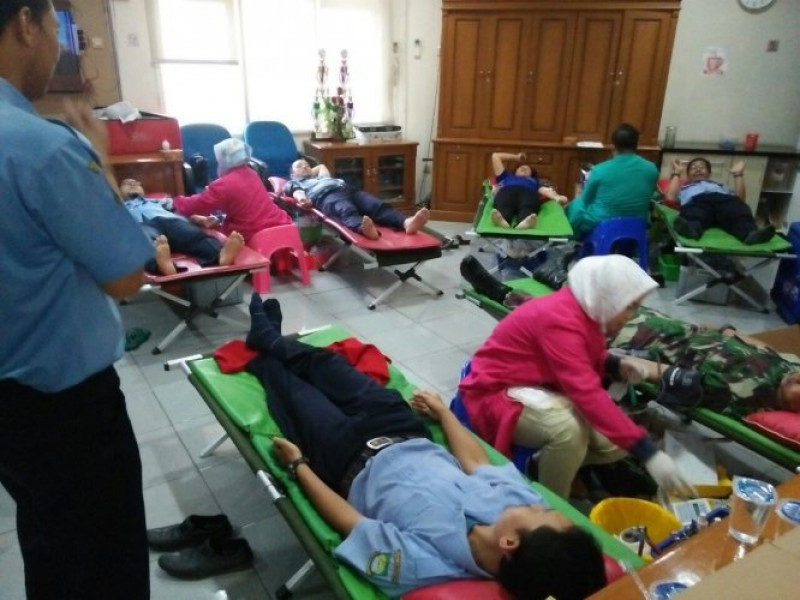 IMG-pegawai-pelanggan-pdam-tb-kota-tangerang-donorkan-darah