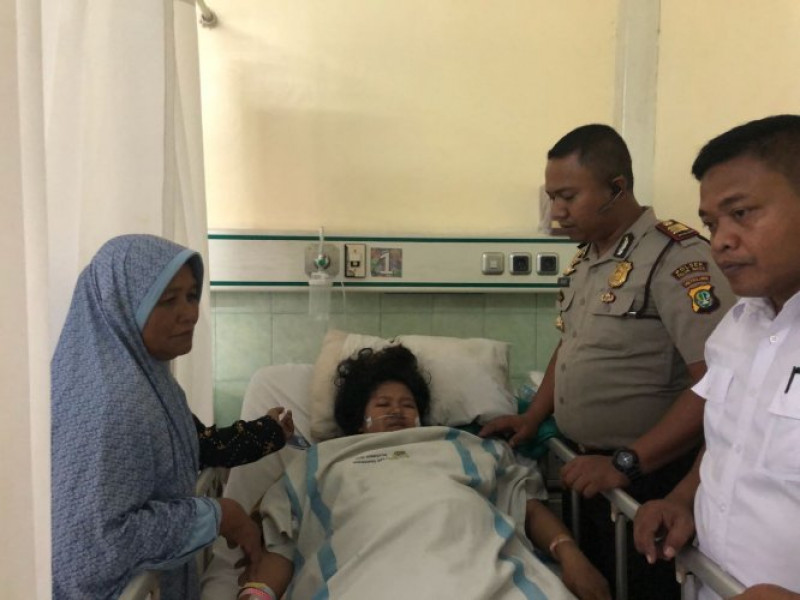 IMG-kunjungan-kapolsek-teluknaga-kepada-korban-tindak-pidana-percobaan-pembinuhan