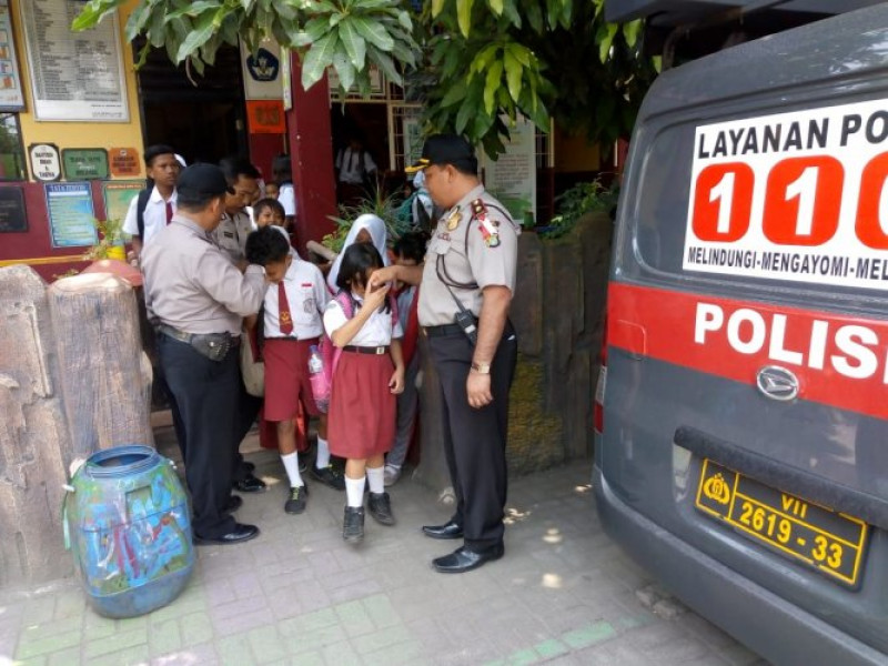 IMG-kapolsek-benda-sampaikan-pesan-kamtibmas-saat-sambang-ke-sekolah-dasar