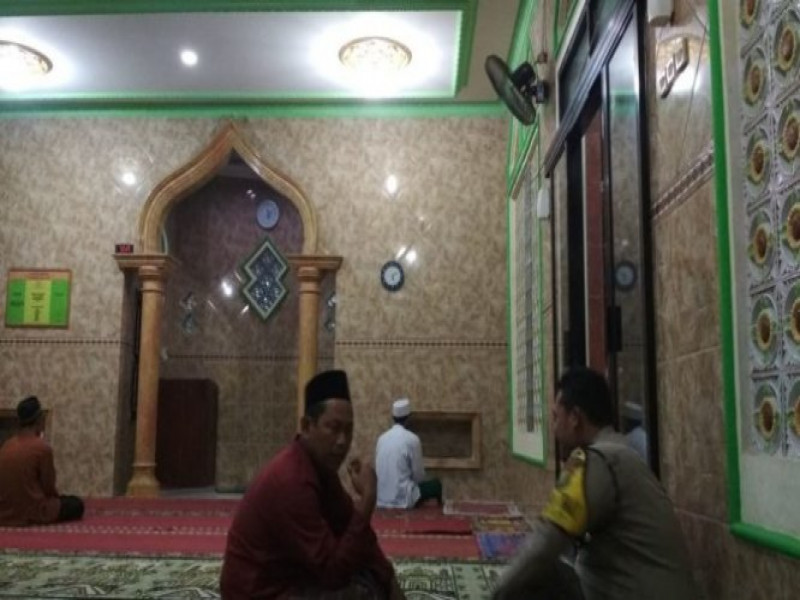 IMG-bhabinkamtibmas-polsek-benda-gelar-sholat-subuh-bersama-warga