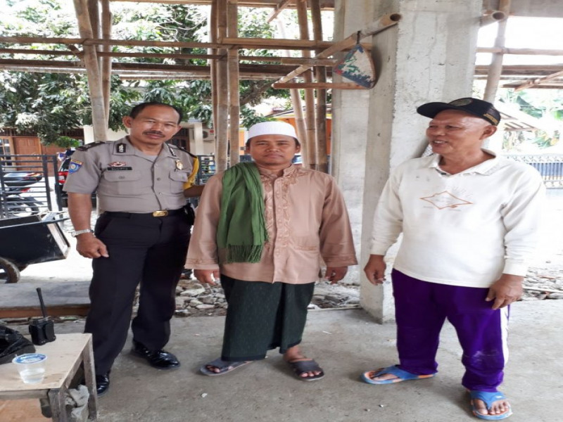 IMG-giat-polsantren-bhabinkamtibmas-bertemu-dengan-tokoh-agama-bapak-h-a-rasyid-dan-bapak-ustadz-zaenal