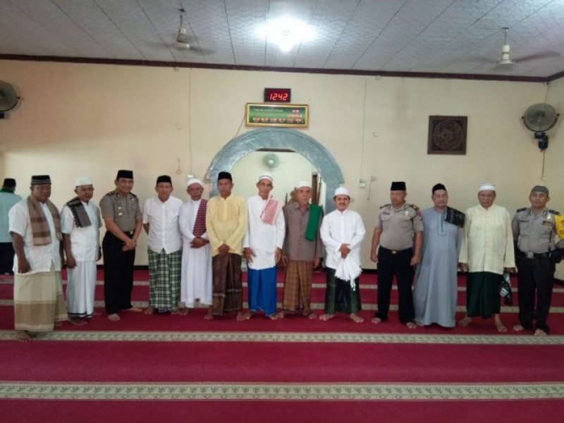 IMG-kapolsek-batu-ceper-laksanakan-program-polsantren-jumat-keliling-ke-masjid-nuruttaqwa